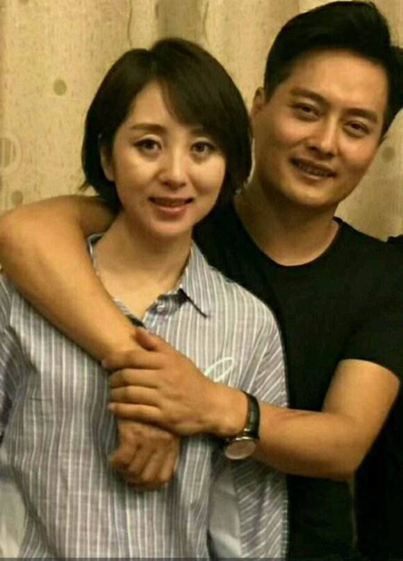 原创草根明星歌手云飞,并非成名后与妻子离婚,现任妻子大有来头