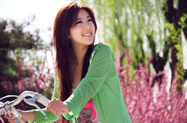 网友们对于赵奕欢的这身装扮评价非常高,直言这身比赤裸更具诱惑,就像