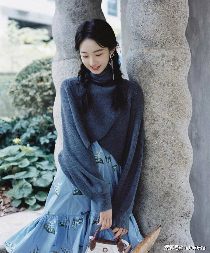 终于get到张艺凡的美,双麻花辫森系感十足,甜美值爆棚