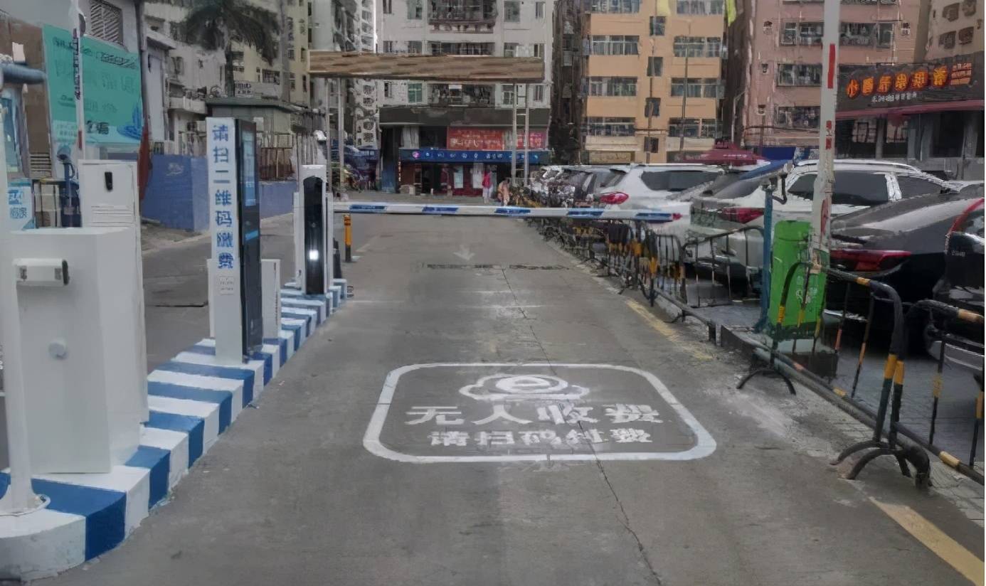 同时对车道进行改造,大大提升了车牌识别率.