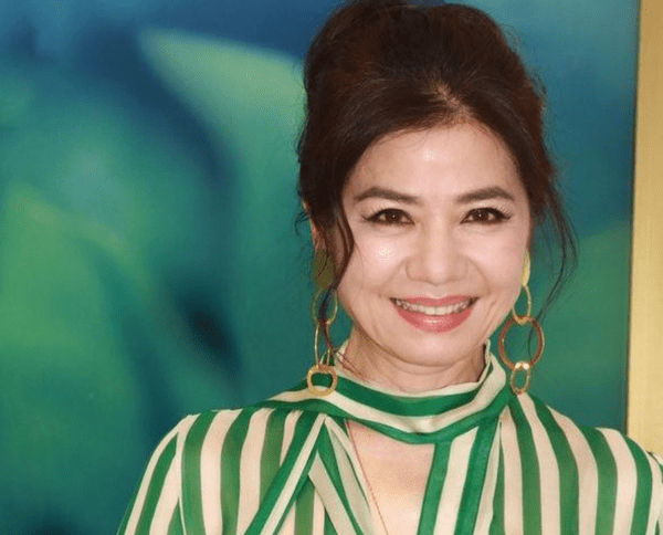 原创李嘉欣人老珠黄了?最新近照化浓妆遮不住老态,只有王祖贤还没崩