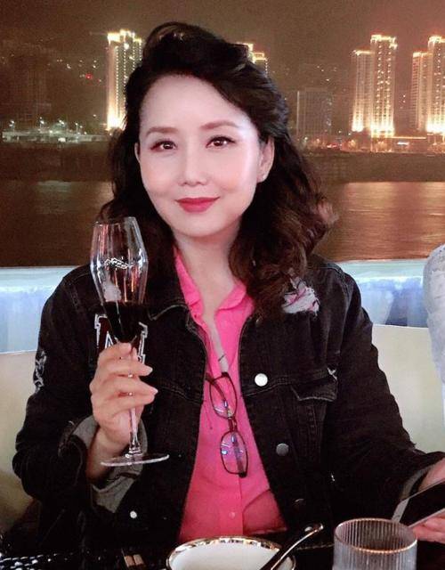 原创从钢铁工人到一级演员出道32年0绯闻的陆剑民妻子是西北歌后