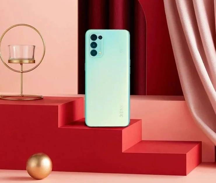 opporeno5k的恋恋青风配色,透露出小女生的羞涩与纯洁