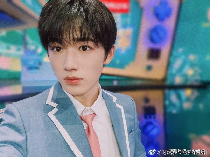 时代少年团成员为宋亚轩庆17岁生日 兄弟情深团魂超燃