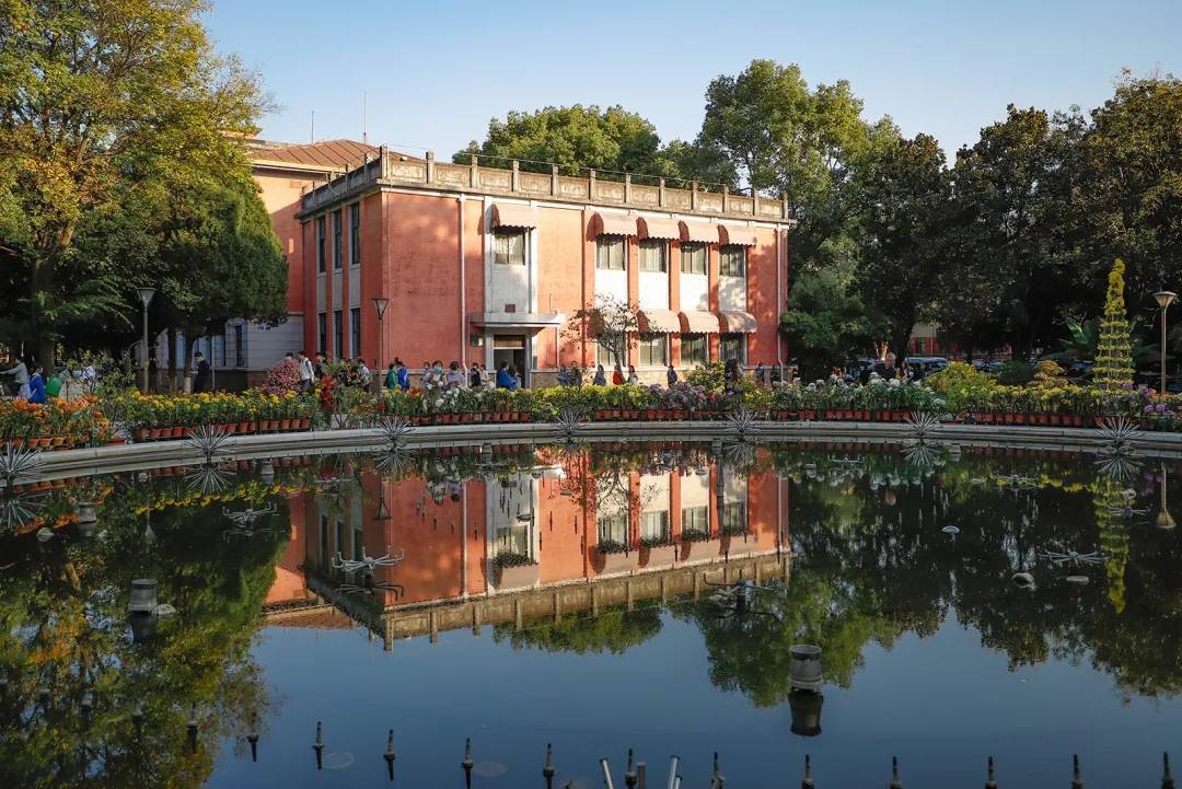 原创华中师范大学怎么样森林里的大学风光无限