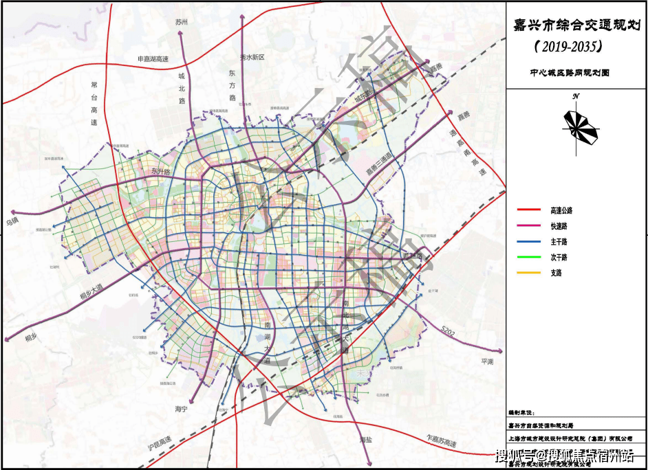 快速路环外,城市主干路呈网格状形态,形成"放射 环线 局部方格网的