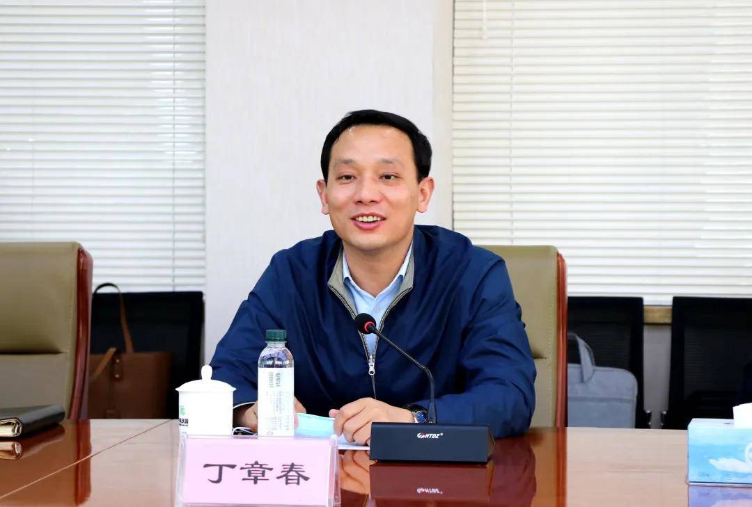 丁章春副区长对教育部留学服务中心领导的莅临表示热烈欢迎,他详细
