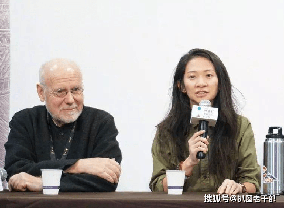 当初刚认识赵婷,宋丹丹就各种送礼物,迎合她的喜好.