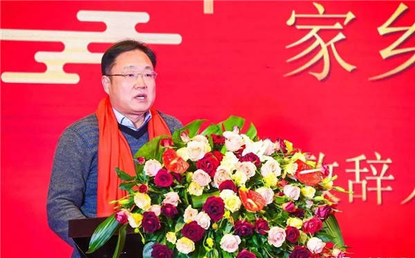 作为家乡企业家代表,西王集团总裁夏培剑为商会成立致贺词.