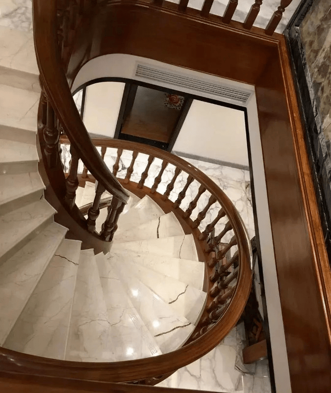 大宅别墅的旋转楼梯,从材料到设计尺寸很全面,速度收藏!