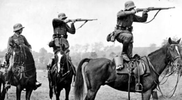 原创二战德军机械化作战能力强,为何马匹和马车还是国防军常备