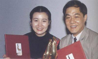 赵君1986年出道,1994年和郑卫莉合作拍摄了动作片《私人保镖》.