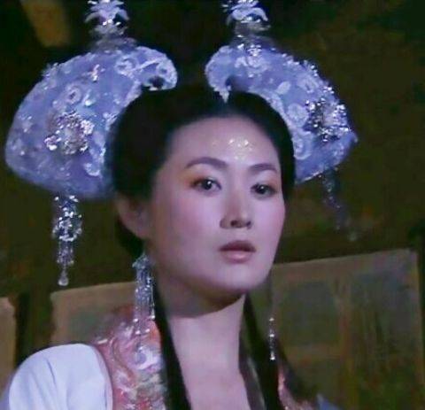 《天仙配》中那么多漂亮小仙女,为什么我当年眼中只有黄圣依?_剧中