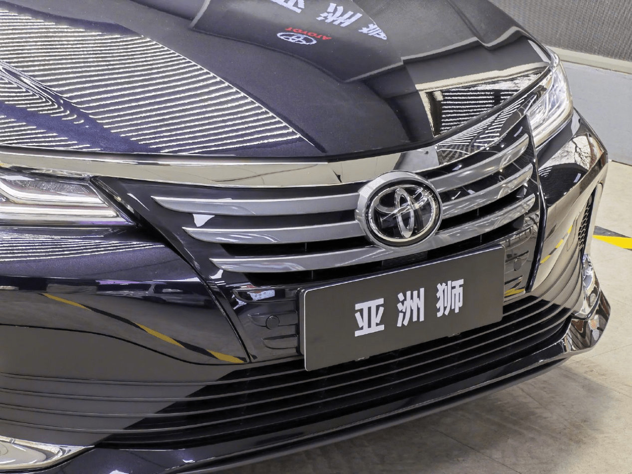 作为一汽丰田旗下全新的a 级轿车,亚洲狮有着"小号亚洲龙"和"大号