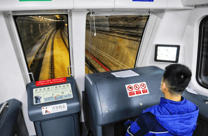 济南地铁2号线!山东华天助力线路全自动运行_列车