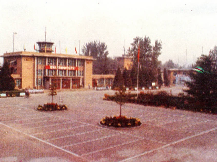 1966年,民航总局拨款在济南张庄机场新建一座面积为1200平方米的候机