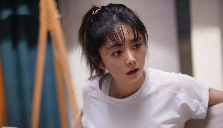 《以家人之名》爆红,她在剧中演出古灵精怪的乐天派少女「李尖尖」,与