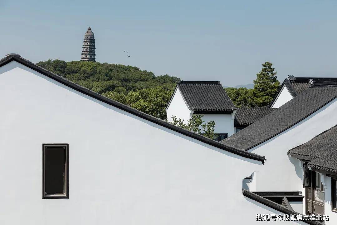 从现代苏州民居建筑的人文特点开始探寻,传统的东吴文化已经牢固地