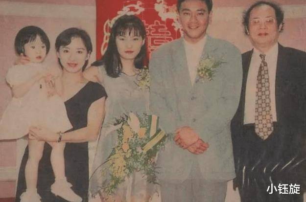 这可能是尔冬升给自己老婆最深刻的婚礼体验吧,没有任何亲朋