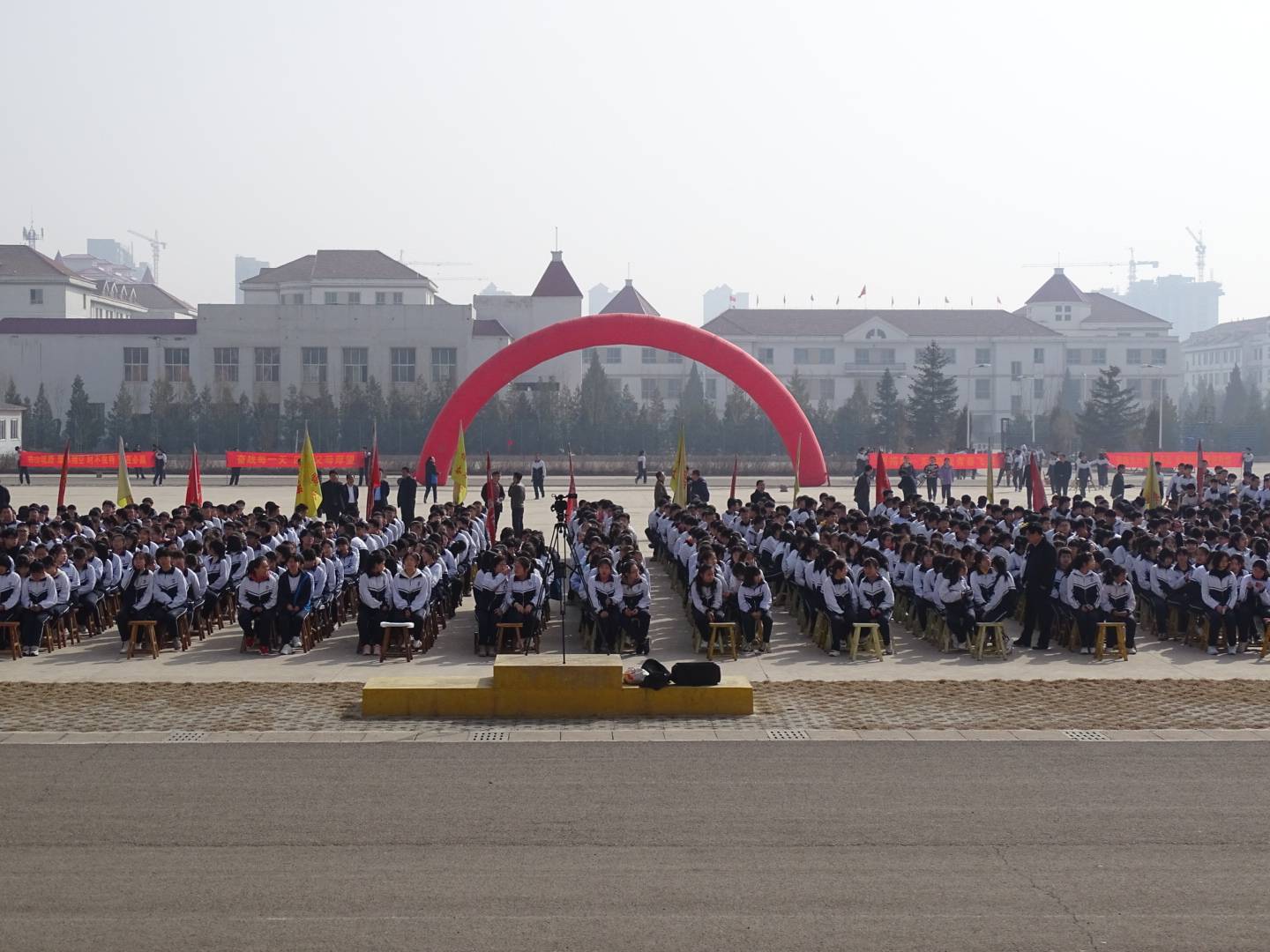 灵丘县豪洋中学举办大型励志报告会