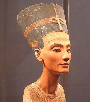从壁画中来看,古埃及人的肤色完全不是黄色,尤其是与其他同色物体对比