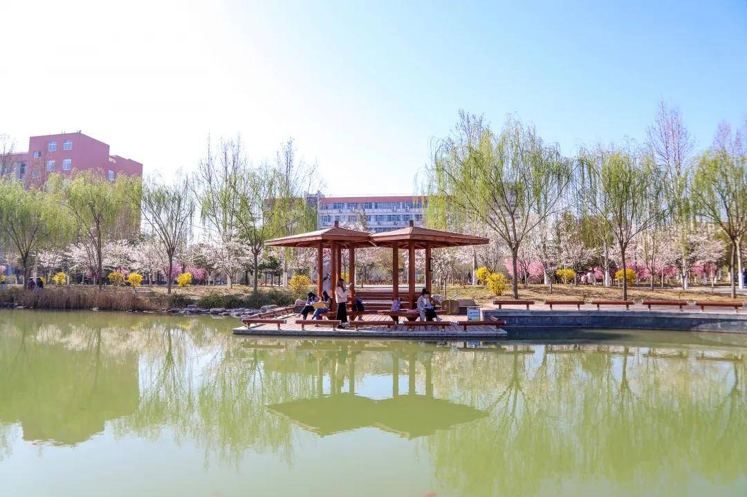 商丘师范学院 飞檐流阁是人们灵魂深处的自省.