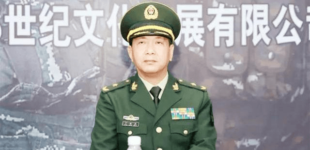 "独臂英雄"丁晓兵:如今已是少将,一生用左手敬军礼!