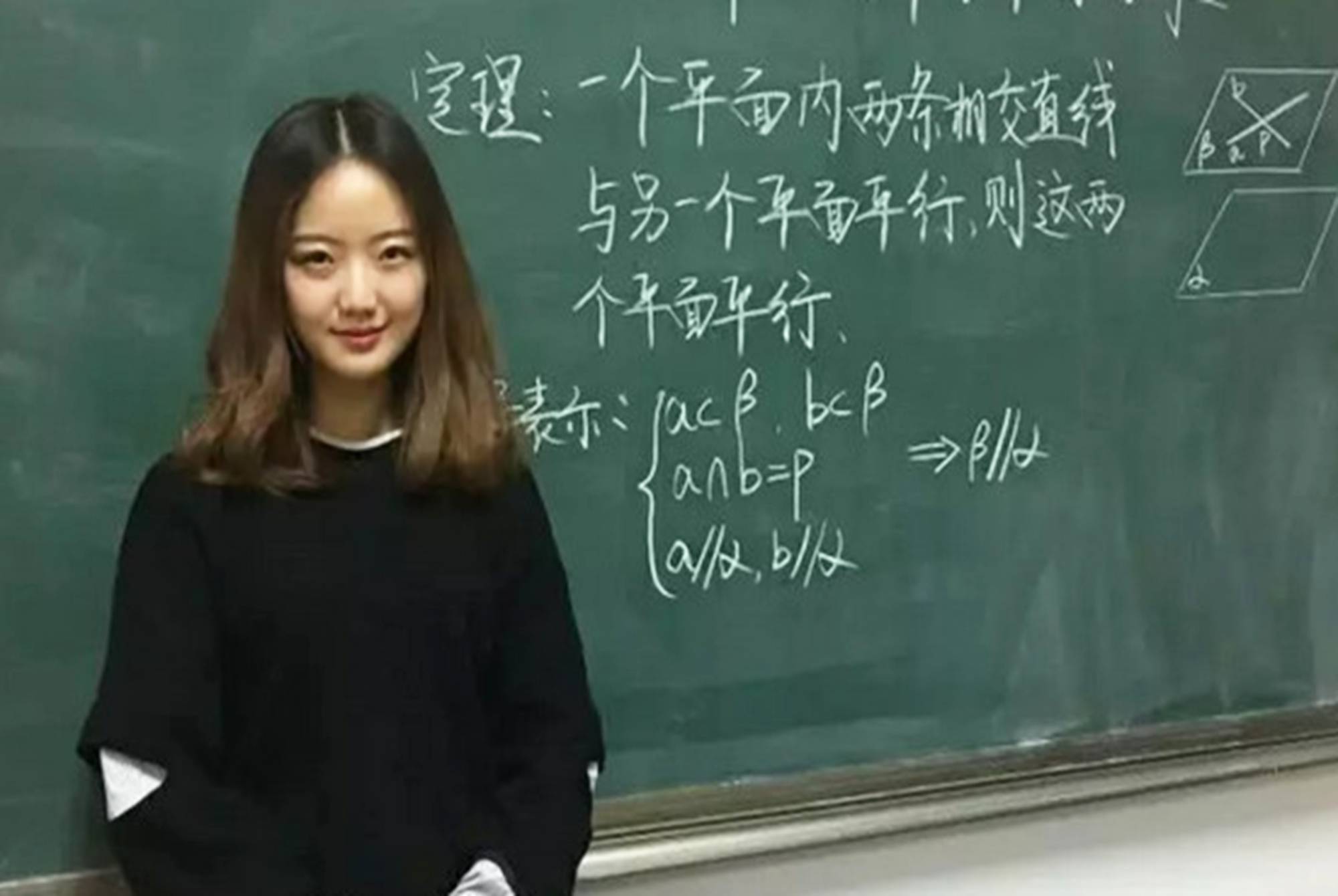 原创美女大学老师的板书真惊艳堪比印刷体学生称之为最美板书