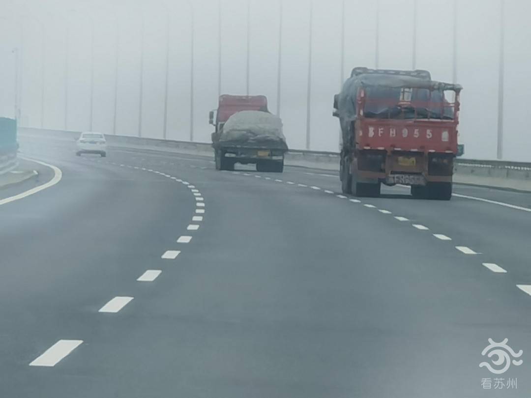 苏通大桥因交通事故双向封闭解除,恢复通车!清明这些地方易拥堵