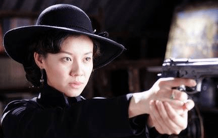 美女特工潜伏大陆30年,一直未被召回,只好嫁一农民还生了8个娃