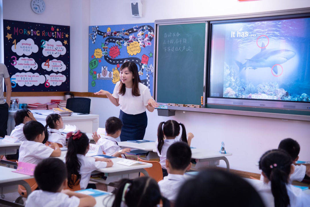 为促进学生多元发展,学校借鉴了上海市世界外国语中小学优质的国家