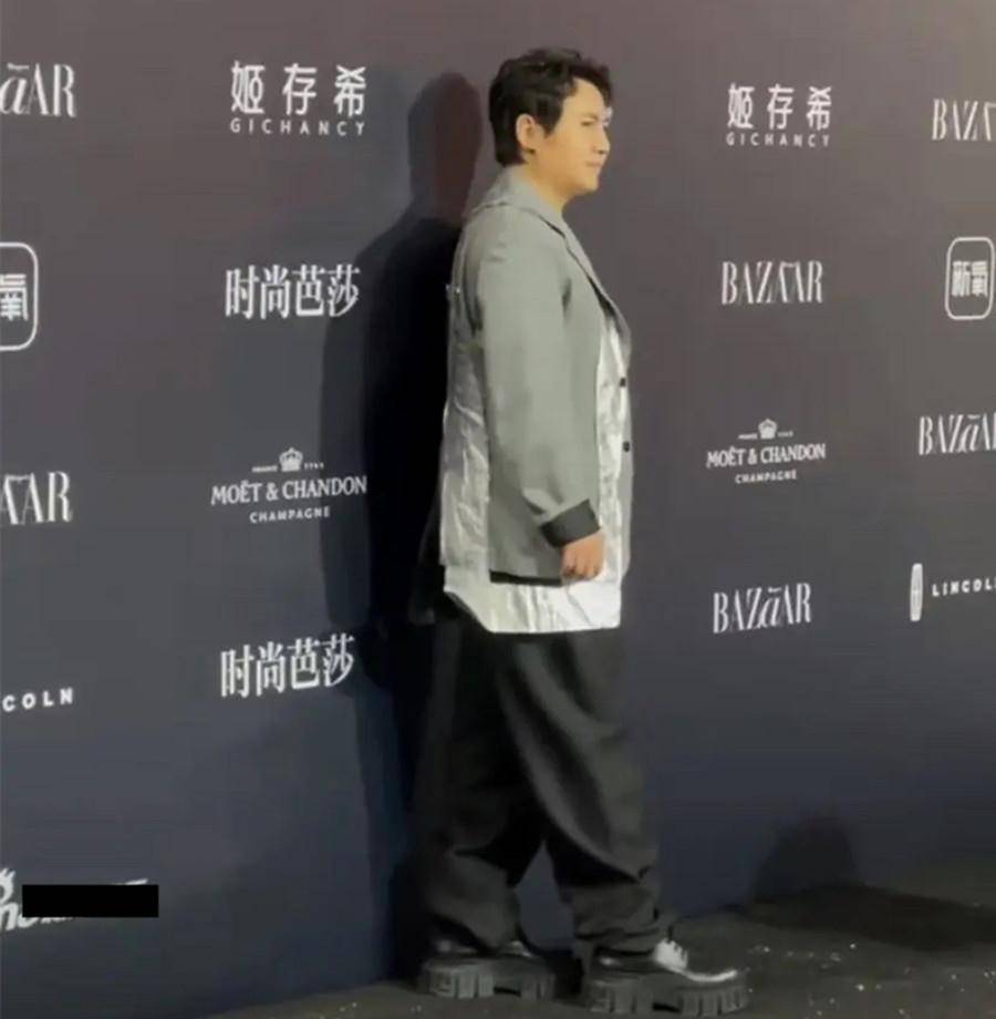 明星鞋底多厚?baby一双驴蹄反复穿,沈腾鞋底厚度不输倪妮防水台