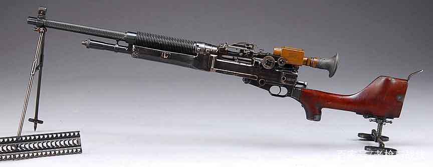 光轻机枪就有几十种之多,数量较大的有芬兰拉蒂ls26,苏联dp转盘,美国