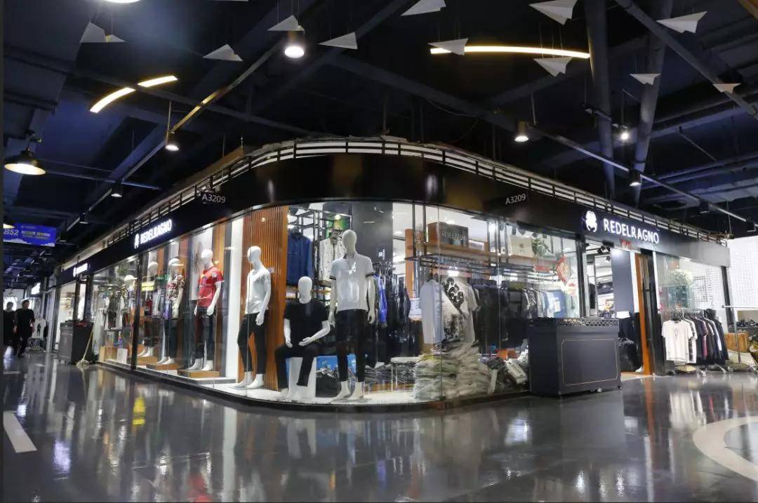 服装实体店转型新风口:15平米店中店模式掀起升级突围