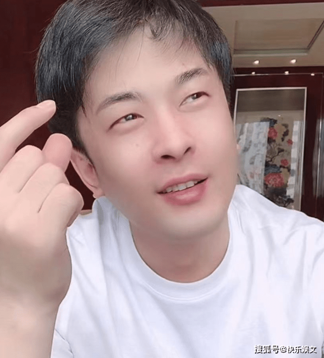 原创辛巴退网是大势所趋宣布退出后又小号开播或许已无路可走