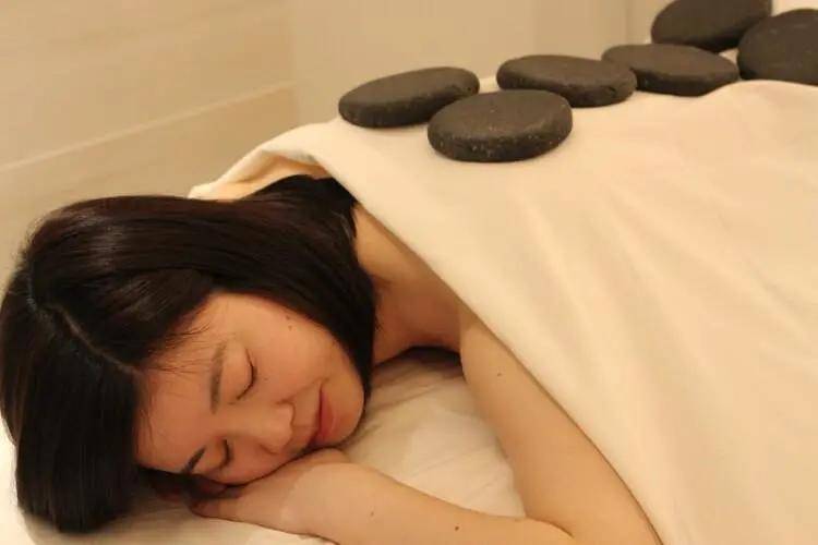 hb健康美美容院里做身体护理有什么好处
