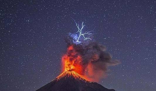 世界上最危险的火山大盘点随时可能喷发威力达两万枚原子弹