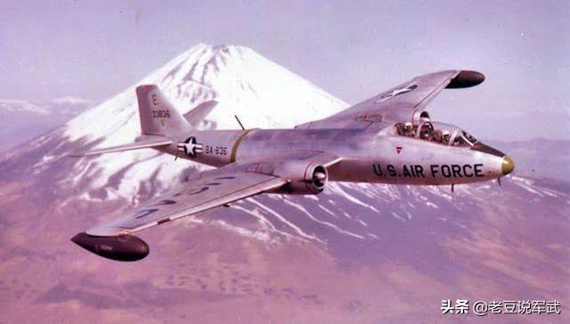 除了100架b-57a外,还有rb-57a侦察机,b-57b改进型轰炸机,rb-57d远程