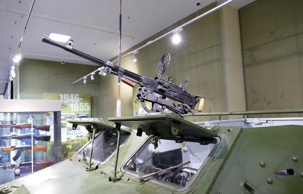 图说:btr-40装甲运兵车 外形酷似德国型号 车内空间小见缝插人_车体