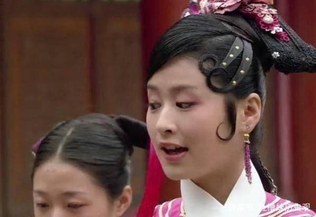 甄嬛传选妃时夏冬春头上的一样东西为何跟别人的不一样