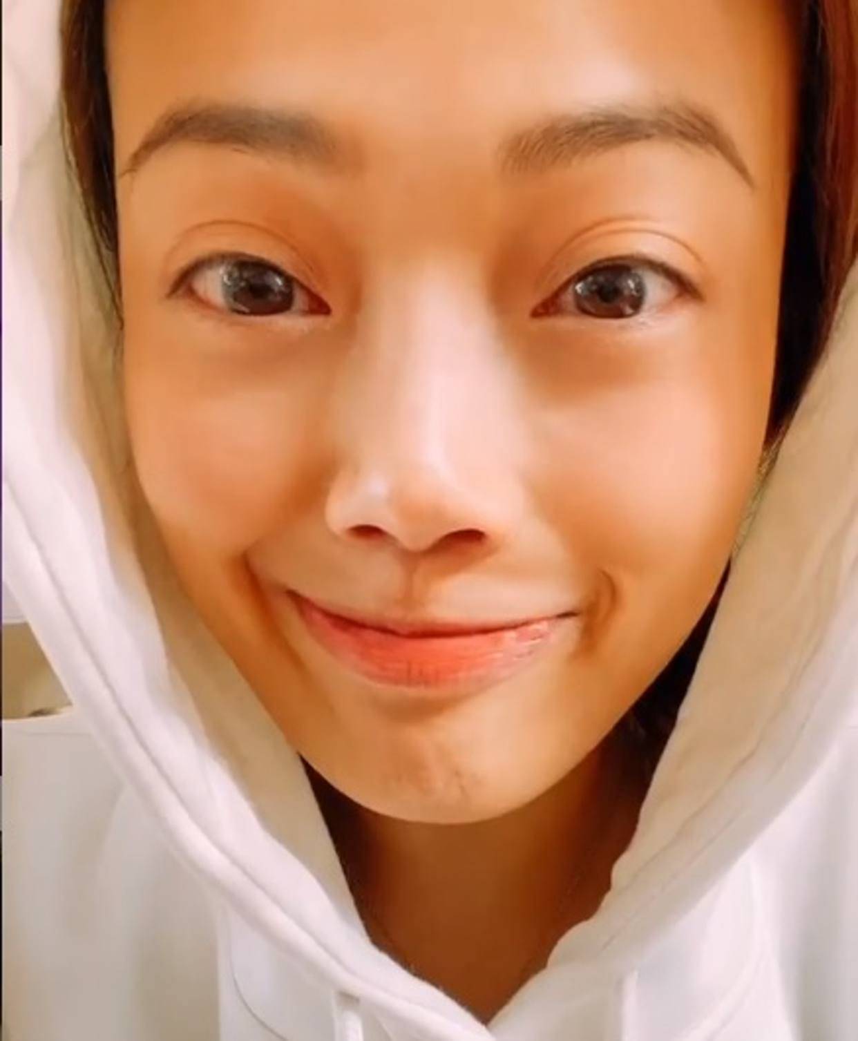 原创40岁容祖儿美出新高丑小鸭变性感天后简易2招祛湿去水肿