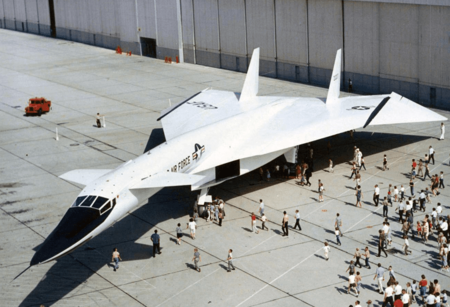 "女武神"xb70轰炸机,美国只造了两架,飞行速度达到3马赫