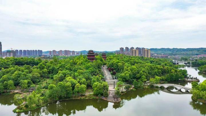 许鸿飞雕塑艺术展暨重庆璧山成渝环线经济圈文化与旅游商品展开幕