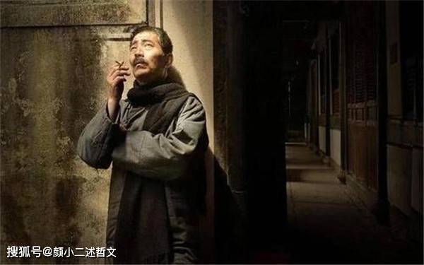 除了方言,鲁迅先生在最后一句话用了"大约"又用"的确",还隐藏了他对"