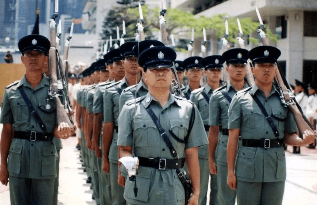 香港警察的警服20多年时间里为何同时使用2种警服