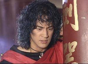当年也有很多人喜欢他,小编就是通过他在风云中饰演的步惊云认识他的
