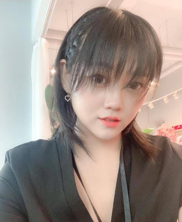 《亲爱的,热爱的》佟年发型火了,短发简单编发后,时尚