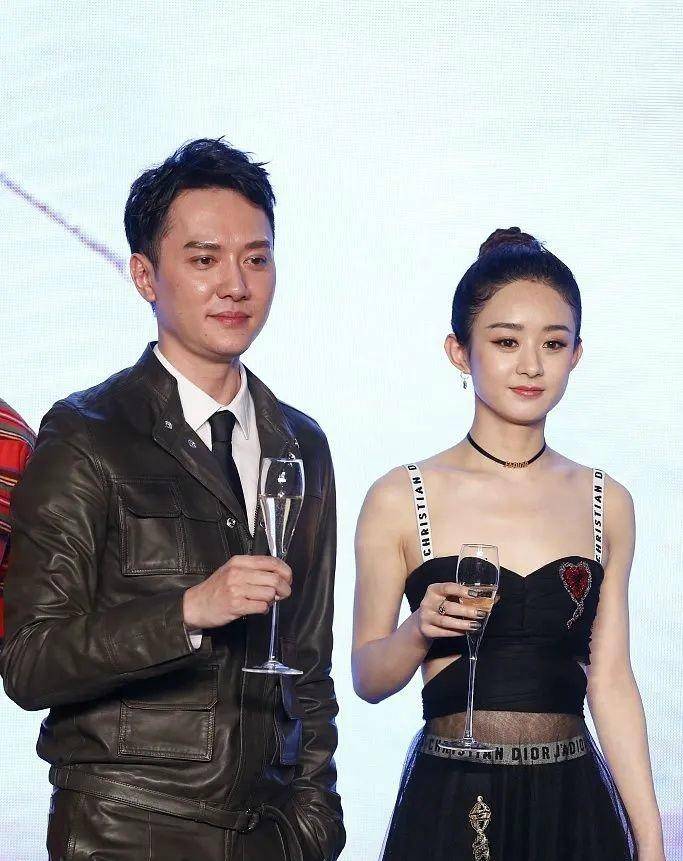 丁子峻和赵丽颖在拍摄《妻子的秘密》相识,他非常欣赏赵丽颖,并且认她
