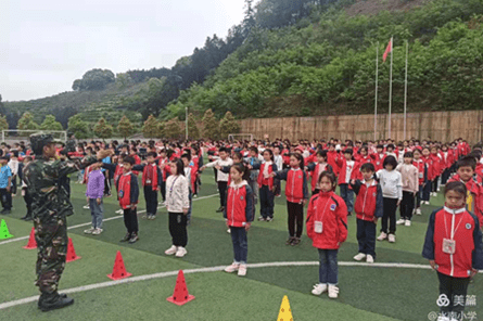 湖南永兴水南小学组织学生开展行为素质规范教育训练