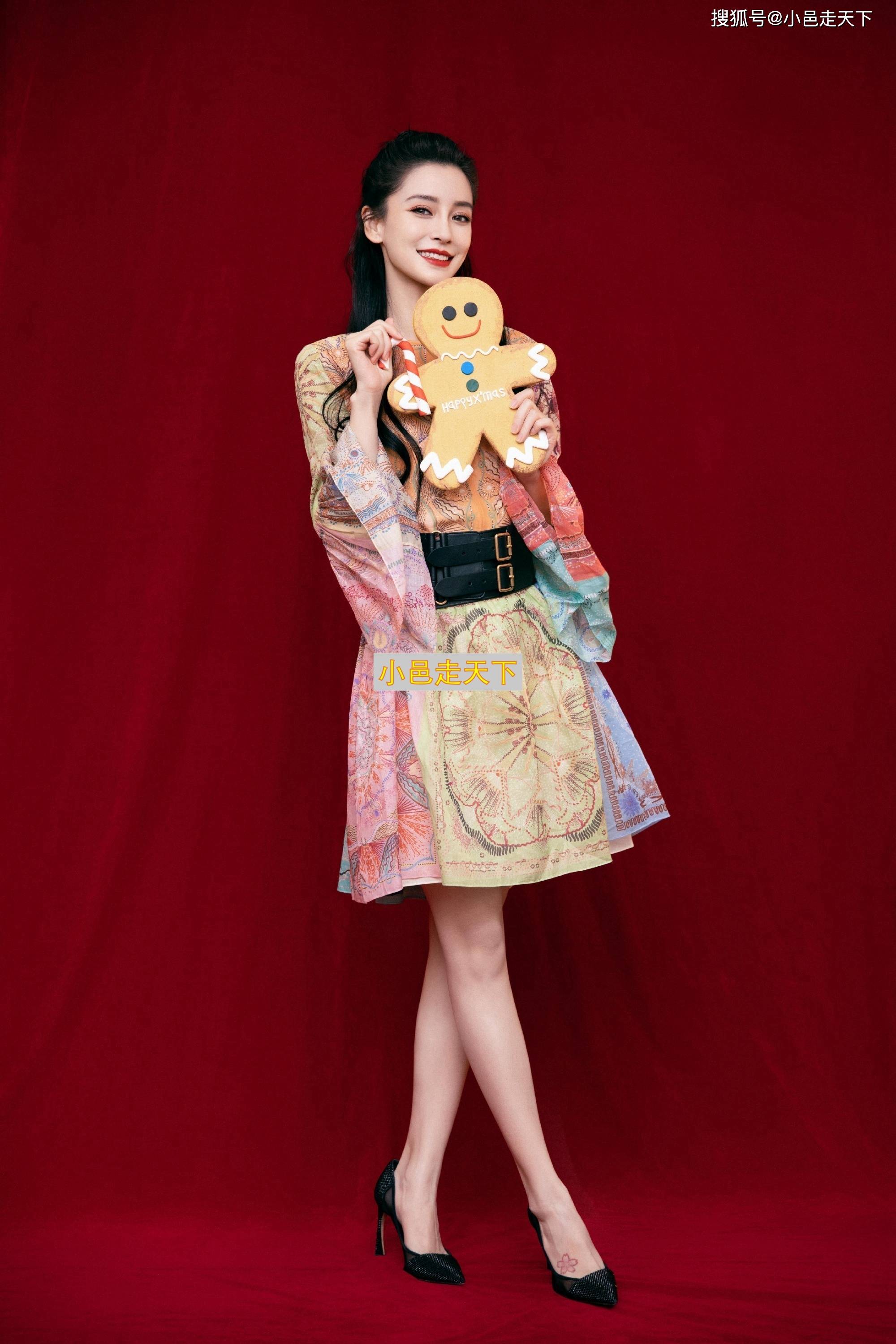 杨颖红色幕布性感美腿写真合集